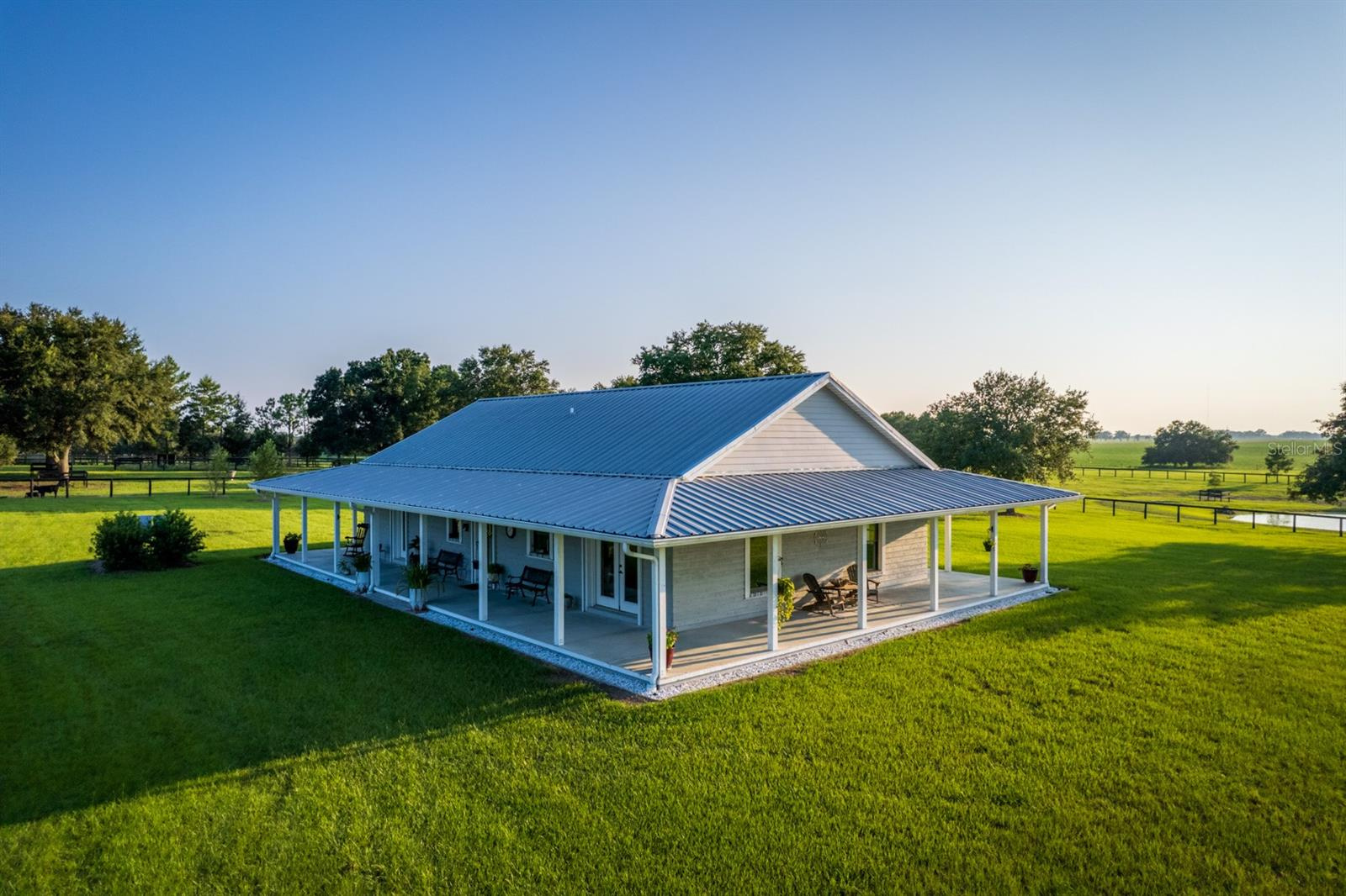 Custom home, barn, arena, and airplane hangar for sale near Ocala, FL